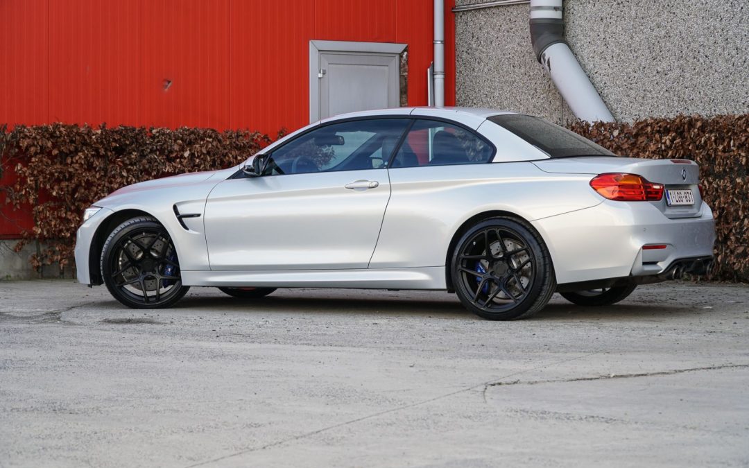 BMW M4 + Emblem